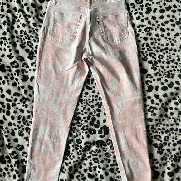 Sweet soft pink tye dye Levi’s Jeans - Picture 3 of 5